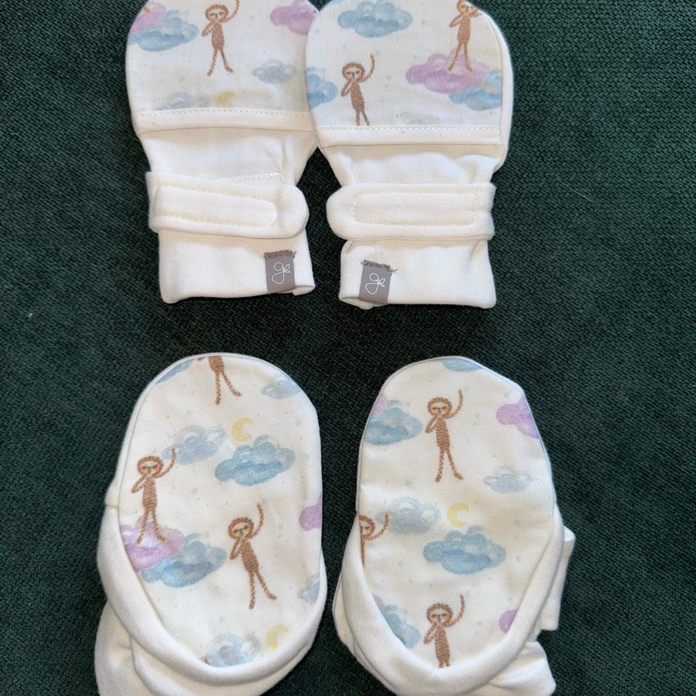 Goumikids Baby Mittens and booties with Cloud and Figure Print